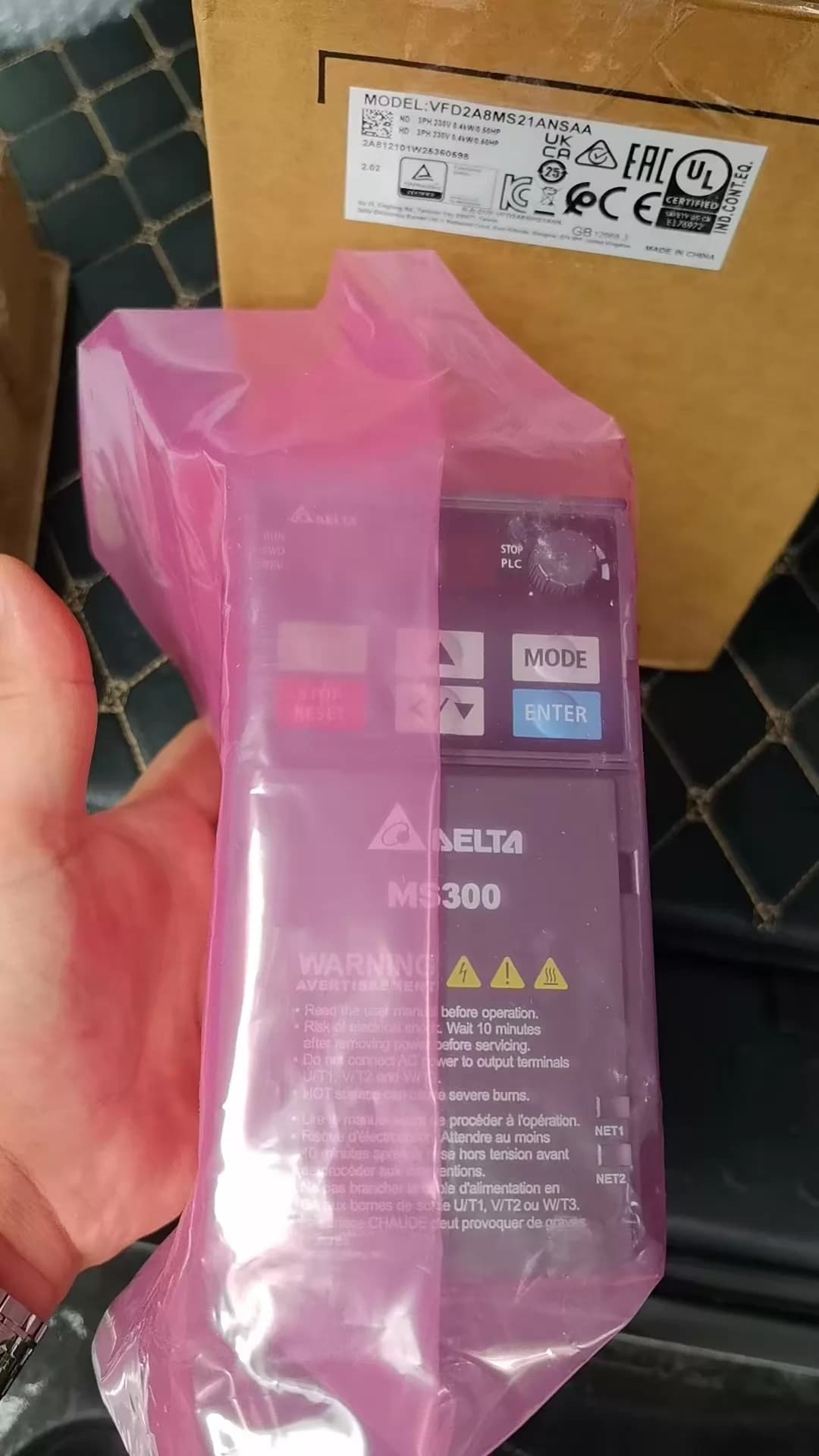 100% tout nouveau original et véritable Delta 220V 0.4KW VFD2A8MS21ANSAA convertisseurs de fréquence servomoteur d'entraînement