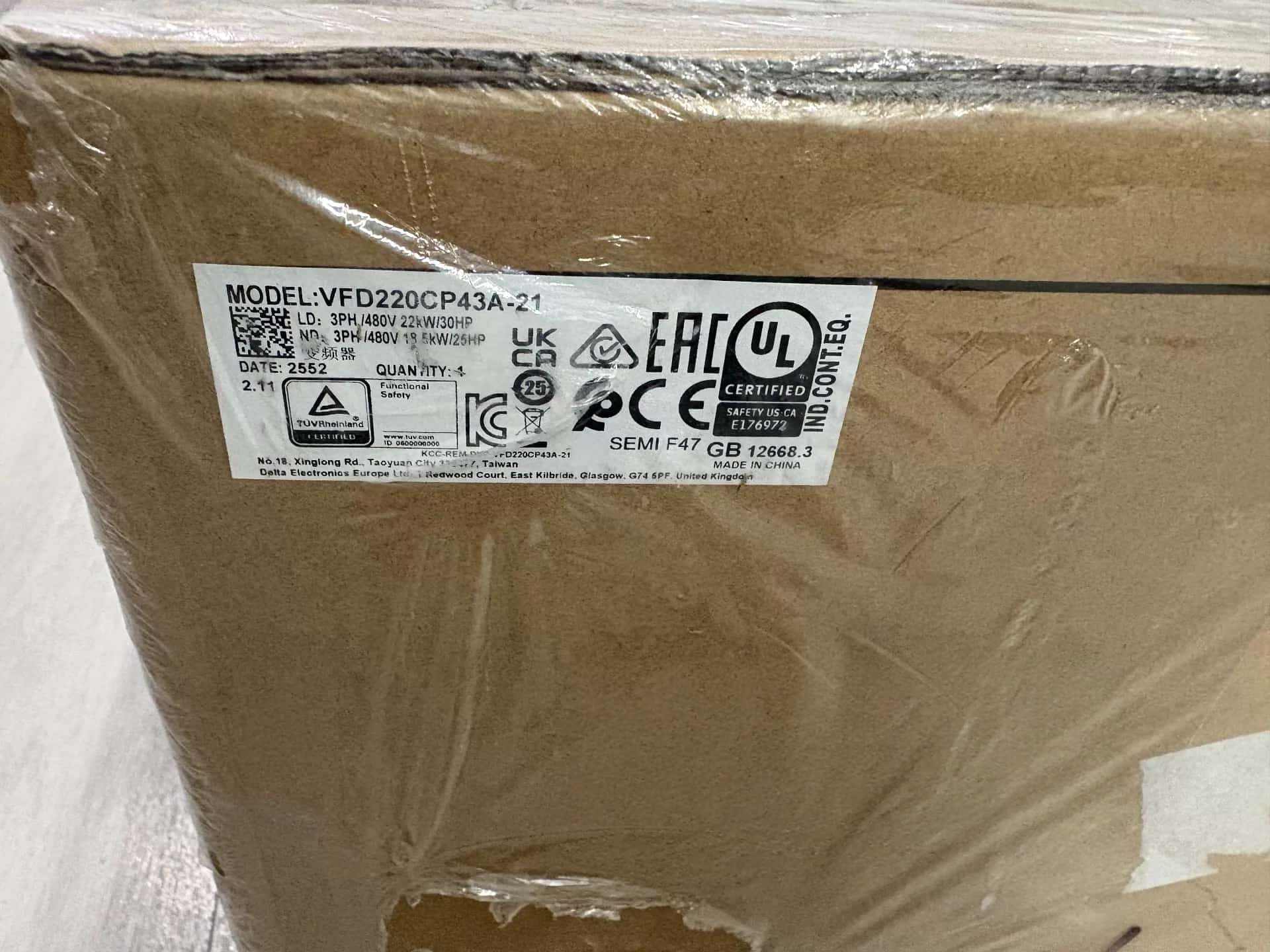 100% tout neuf, original et authentique Delta VFD220CP43A-21 380V22KW convertisseurs de fréquence entraînement servomoteur