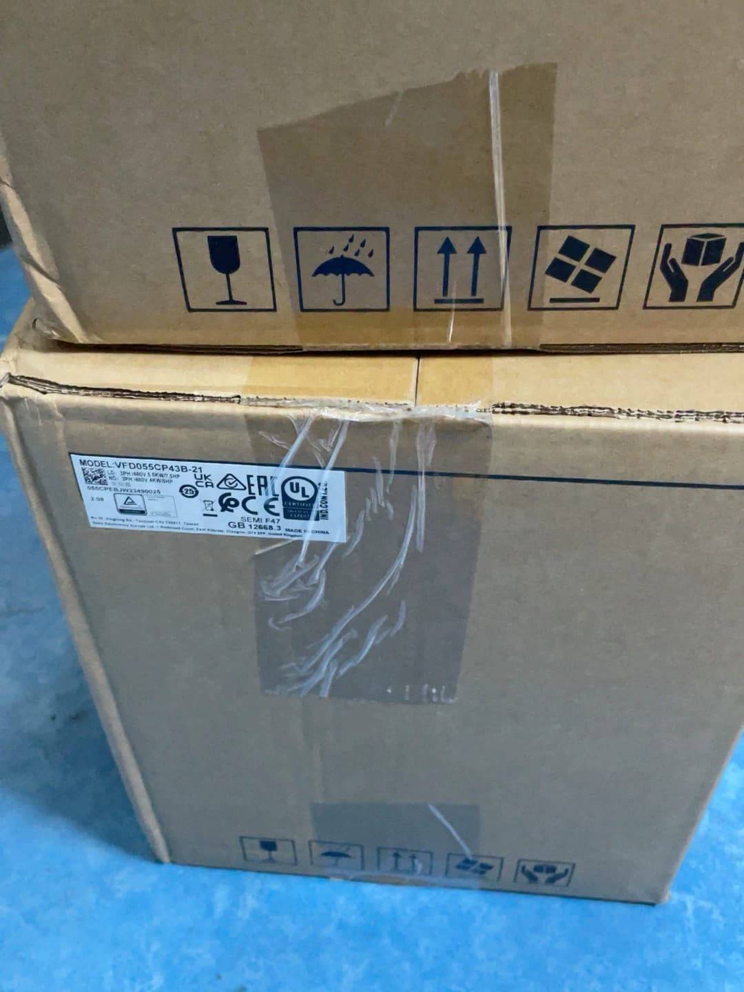 100% tout neuf, original et authentique DeltaVFD055CP43B-21 380V 5.5KW convertisseurs de fréquence entraînement servomoteur