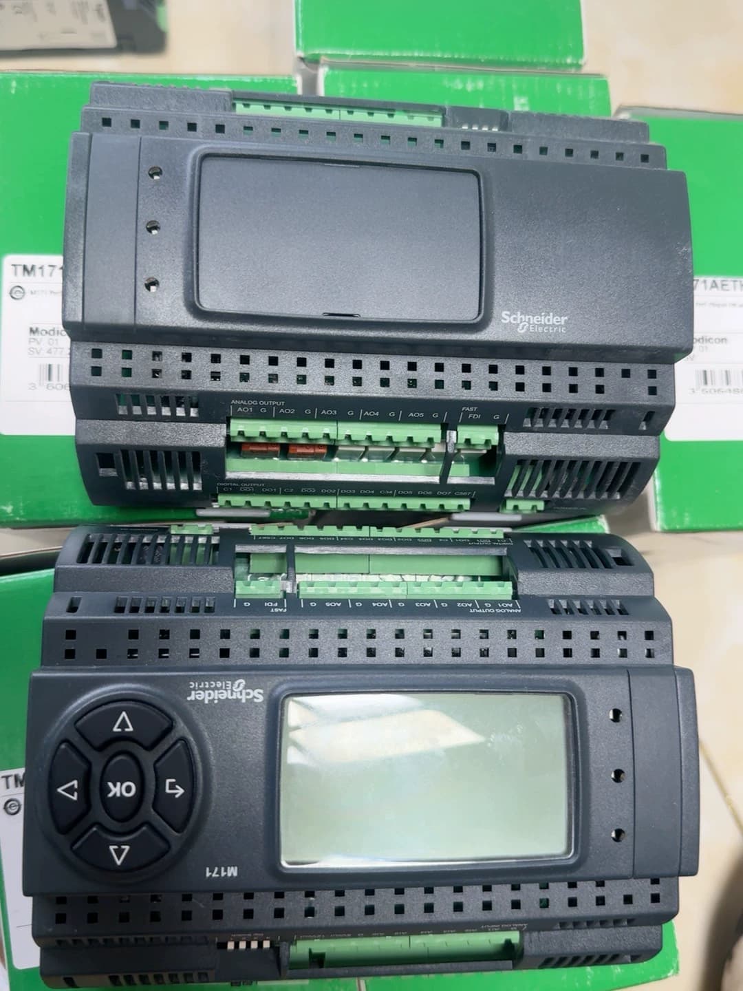 100% tout neuf, original et authentique Schneider TM171PDM27R Convertisseurs de fréquence, disjoncteurs, contacteurs, dispositifs de protection