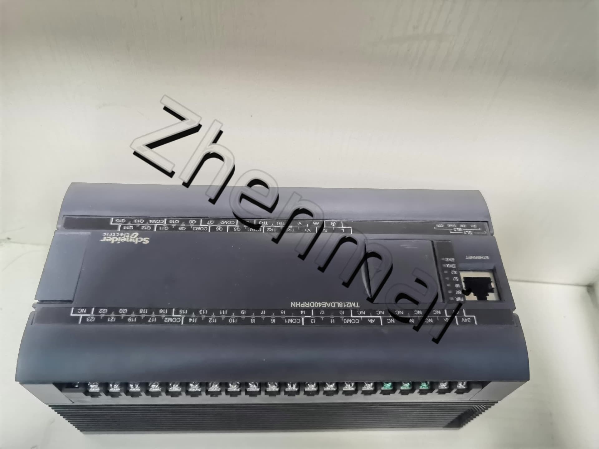 100% neuf, original et authentique Schneider TM218LDAE40DRPHN Convertisseurs de fréquence, disjoncteurs, contacteurs, dispositifs de protection