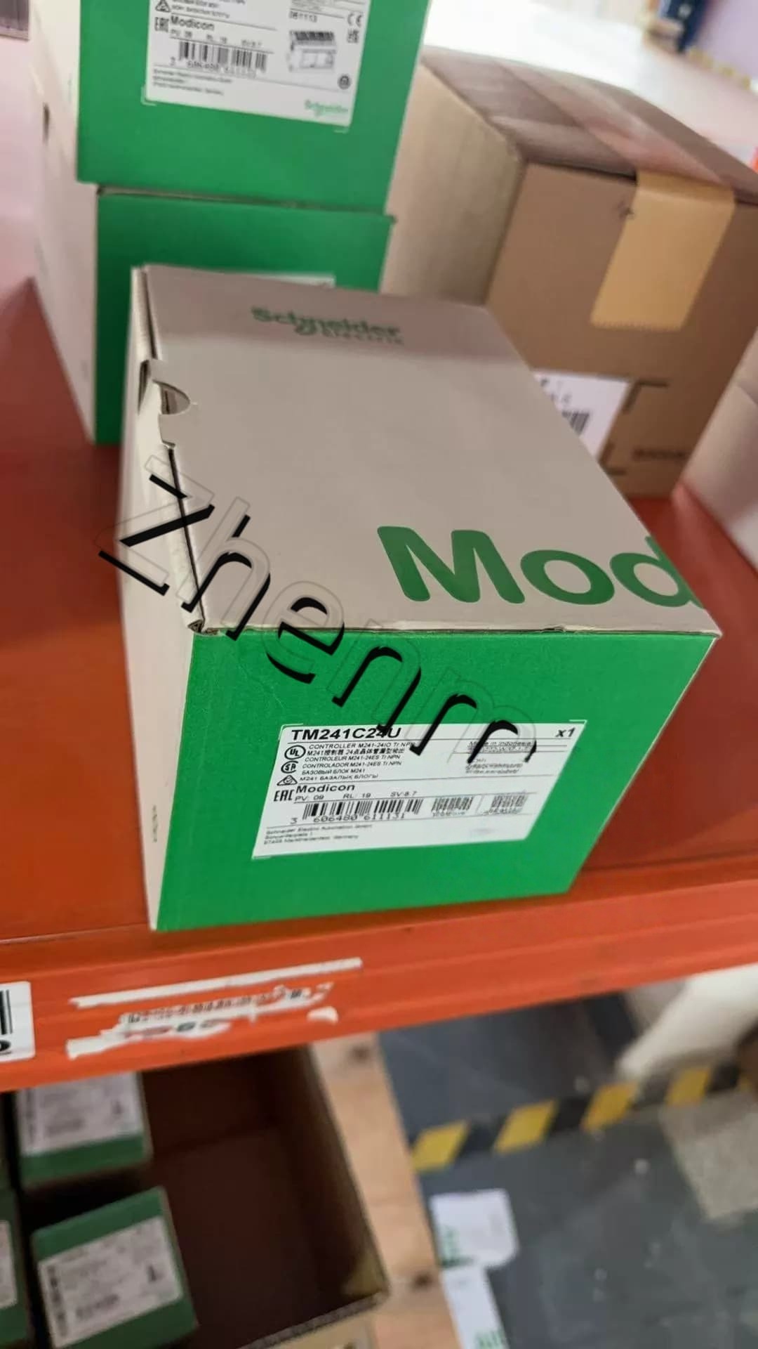 100% tout neuf, original et authentique Schneider TM241C24U Convertisseurs de fréquence, disjoncteurs, contacteurs, dispositifs de protection