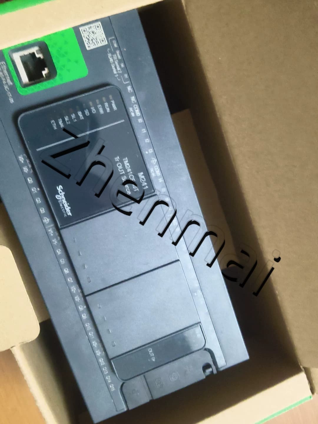 100% tout neuf, original et authentique Schneider TM241CE40R Convertisseurs de fréquence, disjoncteurs, contacteurs, dispositifs de protection