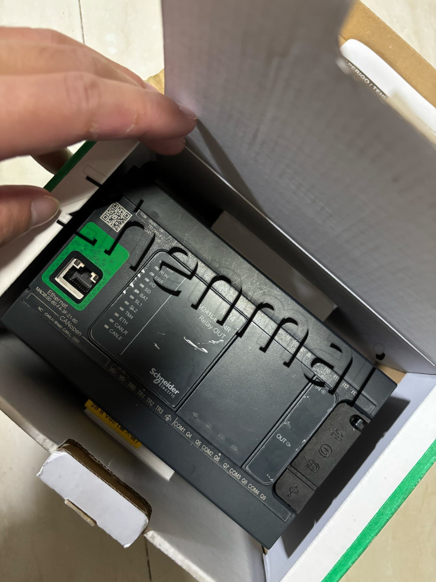 100% tout neuf, original et authentique Schneider TM241CEC24T Convertisseurs de fréquence, disjoncteurs, contacteurs, dispositifs de protection