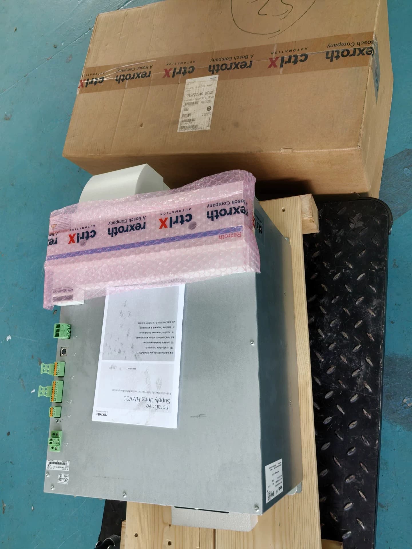 Tout nouveau servomoteur Bosch Rexroth d'origine HMV01.1R-W0120-A-07-NNNN servomoteur expédition rapide
