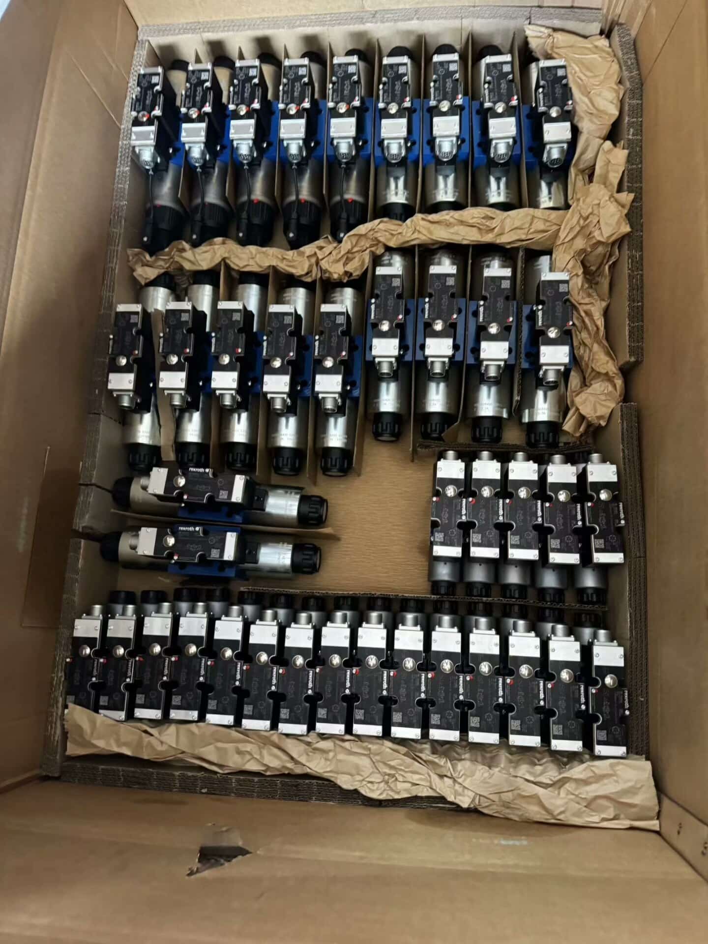 Bosch Rexroth – servomoteur à valve proportionnelle, flambant neuf, Original, 4WRTE10V50L-4X/6EG24ETK31/A1M, servomoteur, expédition rapide