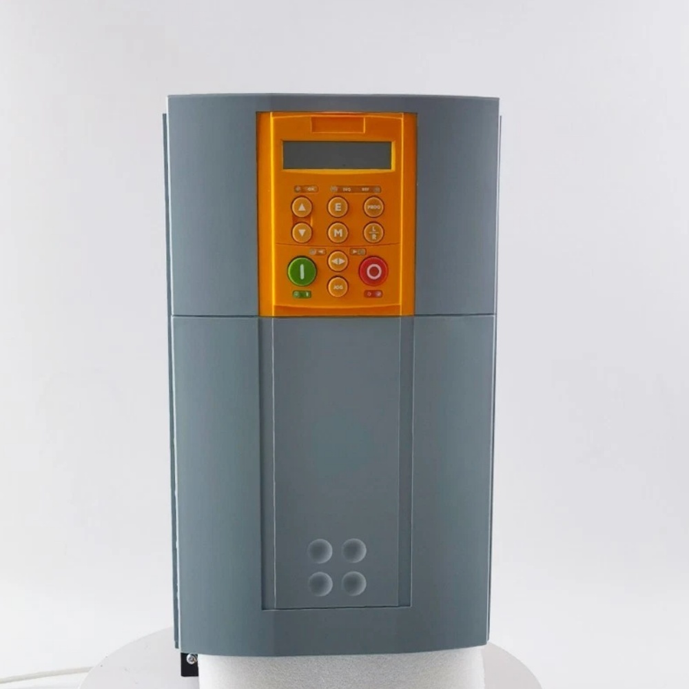 Tout nouveau servomoteur d'origine Parker 590P-23311020-P00-U4V0, entraînements à fréquence variable, contrôleurs de servomoteurs, expédition rapide