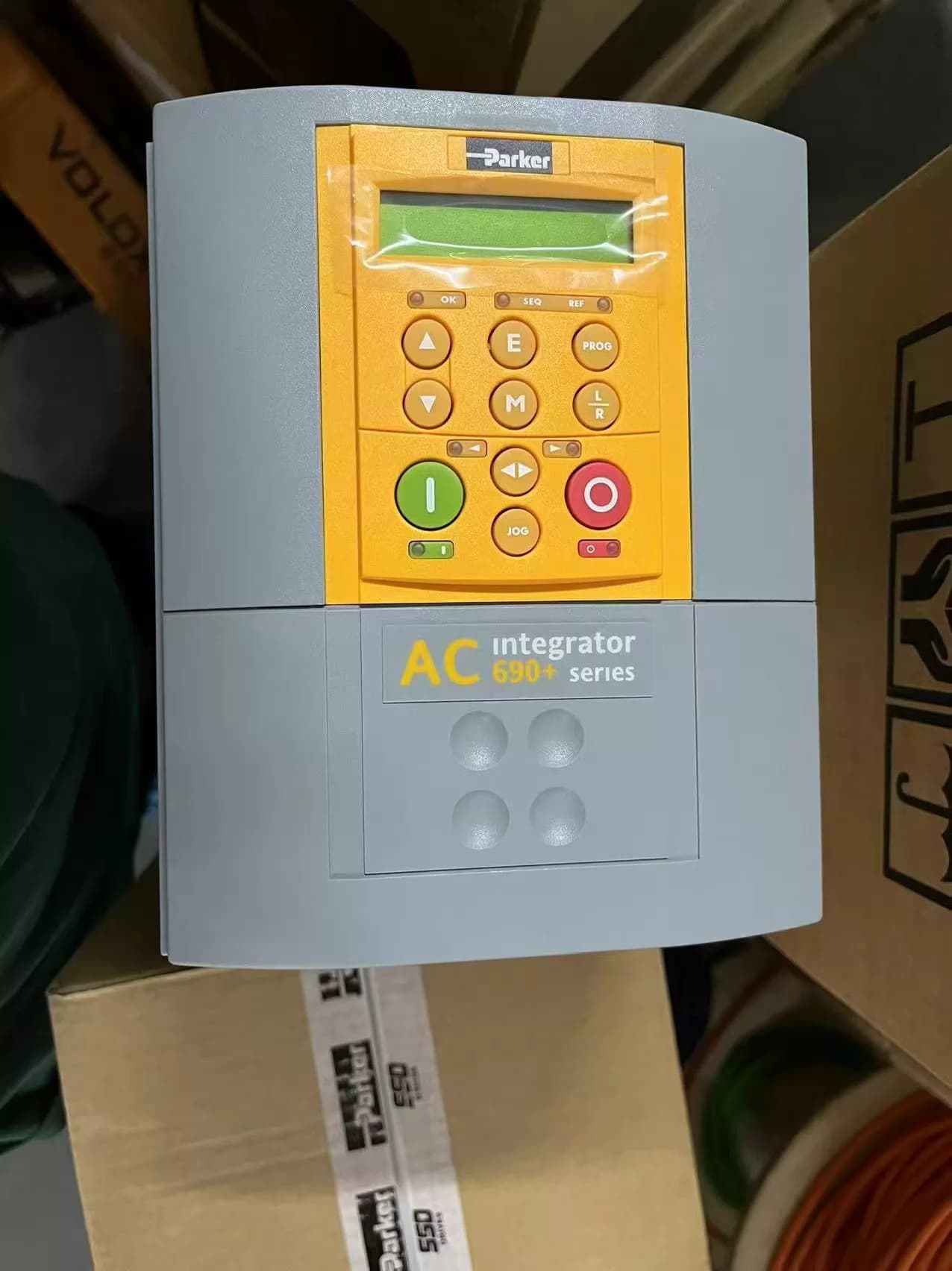 Tout nouveau servomoteur d'origine Parker 690-431550B0-B00P00-A400, entraînements à fréquence variable, contrôleurs de servomoteurs, expédition rapide