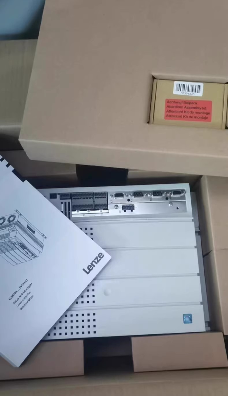 Véritable nouveau module d'E/S industriel Lenze E82EV113-4C040 FedEx DHL expédition rapide
