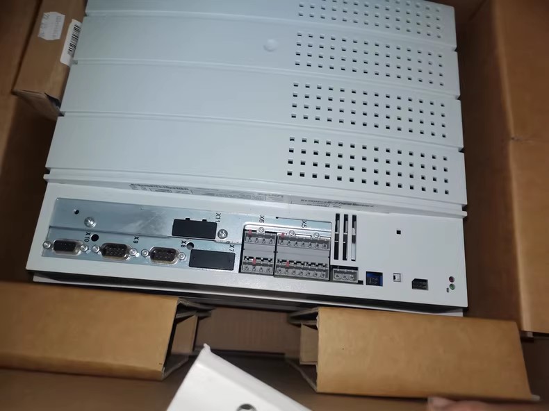 Véritable nouveau module d'E/S industriel Lenze E82EV223-4B241 FedEx DHL expédition rapide