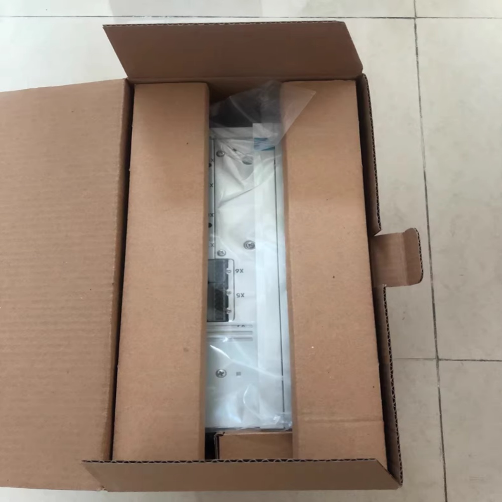Véritable nouveau module d'E/S industriel Lenze E82ZAFAC010 FedEx DHL expédition rapide