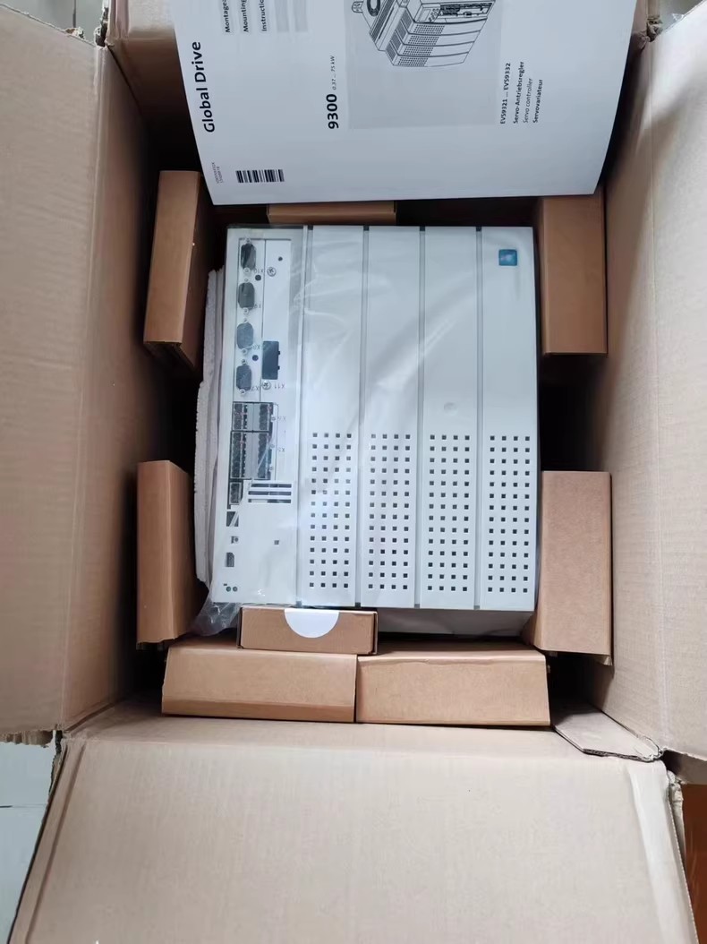 Véritable nouveau module d'E/S industriel Lenze E84AVSCE7524SX0 FedEx DHL expédition rapide